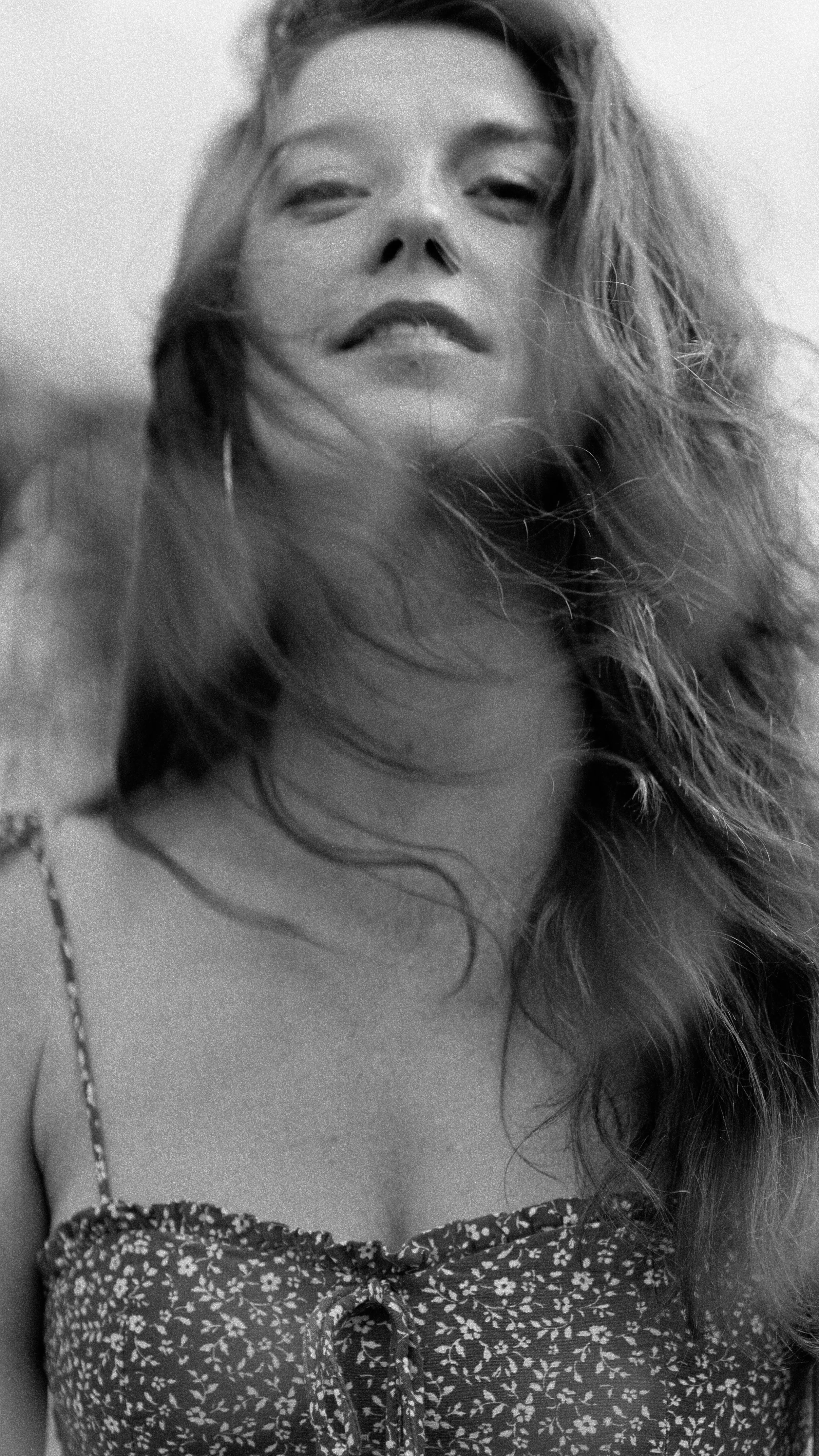 Portrait de femme sobre et élégant