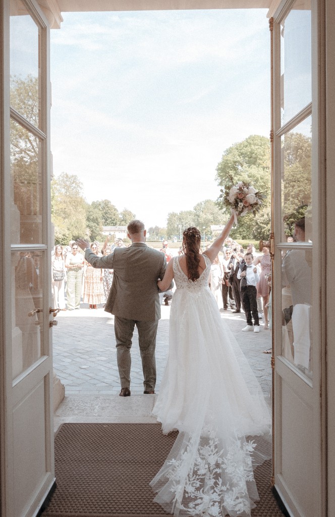 Album photo de luxe — French wedding photographer Paris — luxury wedding book France — Maison Elion — relique photographique rare — fragment intemporel — rituel artistique — photographe mariage haut de gamme — Seine-et-Marne 77 — album mariage bespoke sur mesure — timeless photography France — image symbolique — luxury French wedding photography