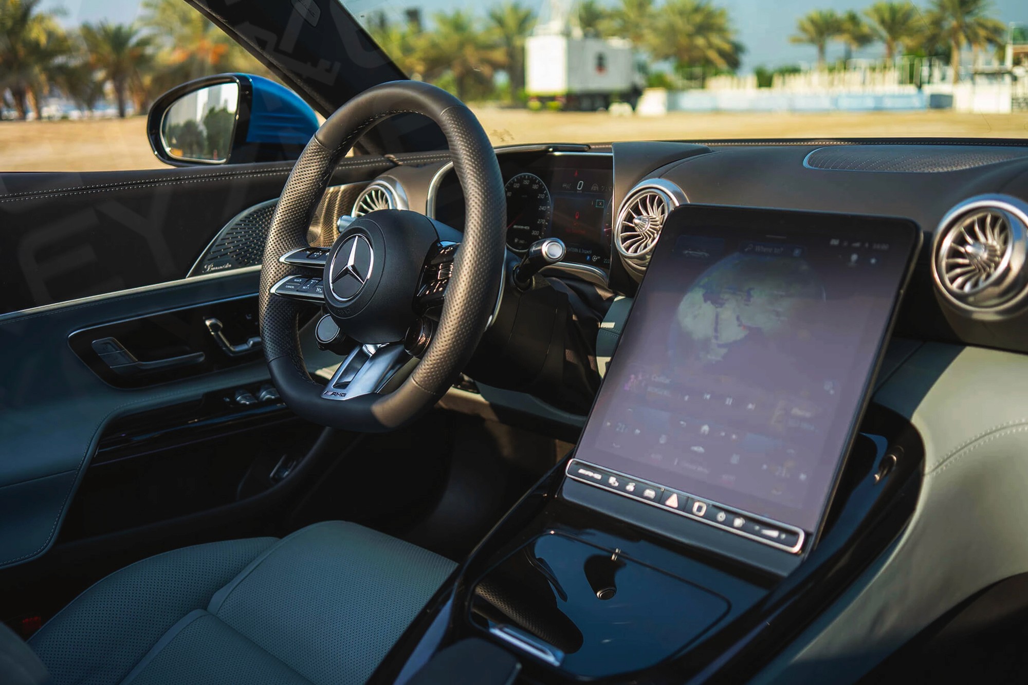 Vue interieur Mercedes SL 43 AMG Bleu – Location Sportive à Dubaï | Keyz Rent