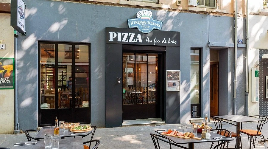 vue extérieur d'une pizzeria