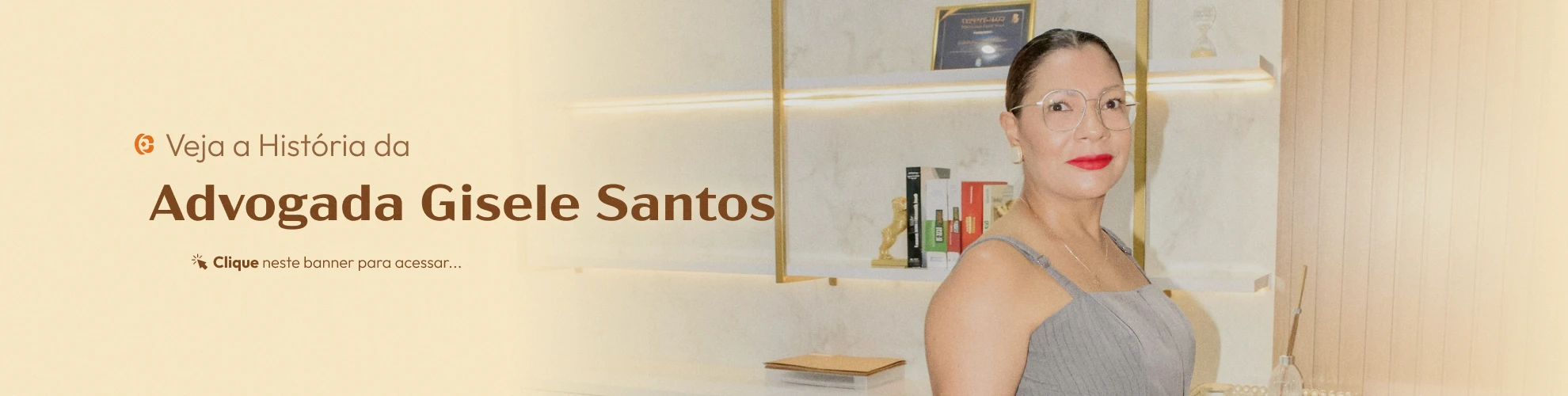 Esse Banner mostra a Advogada Gisele em seu escritório.