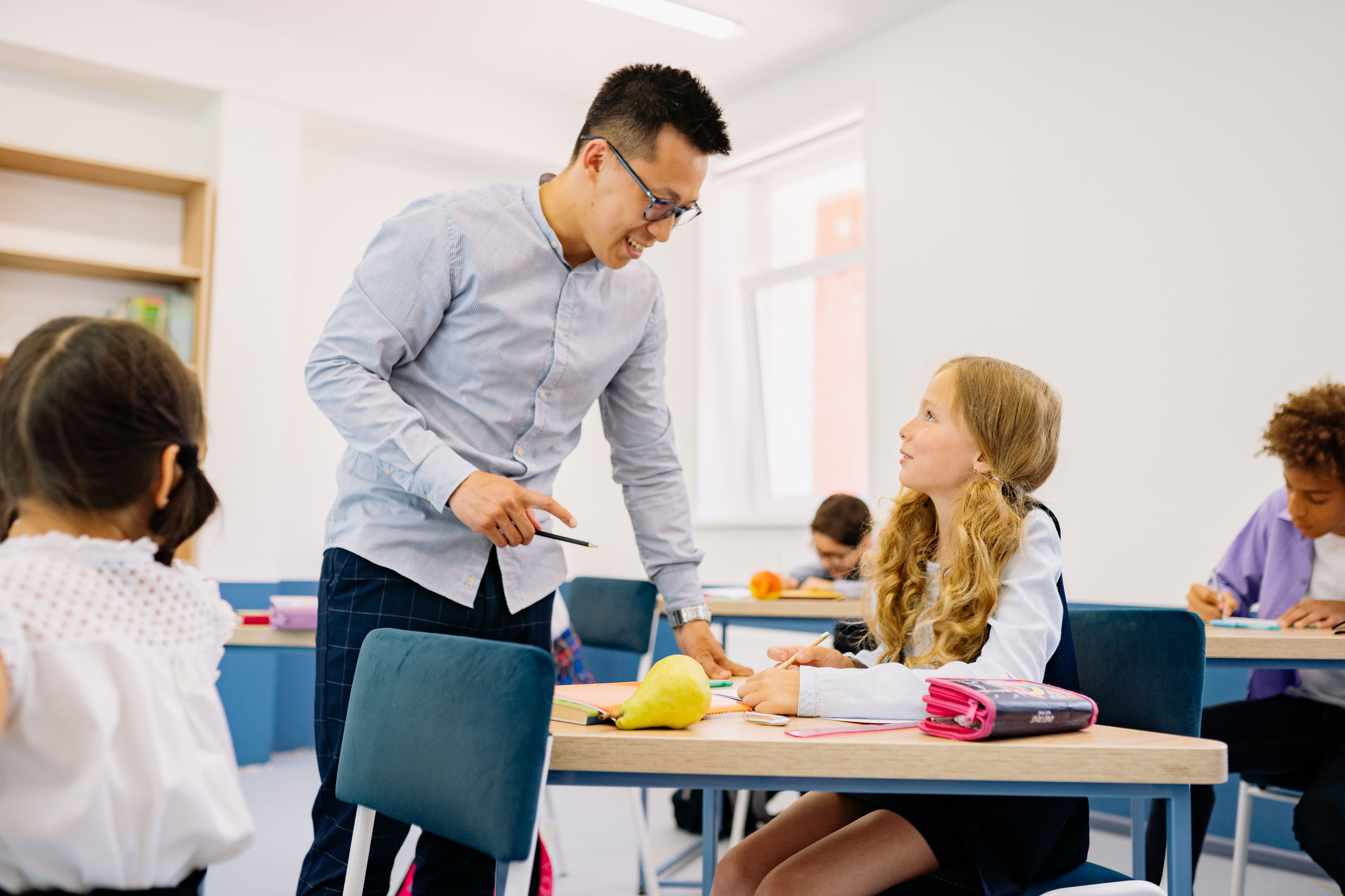 Education & cultural exchange intern carries out cross-cultural teaching and communication practice under the ITP program