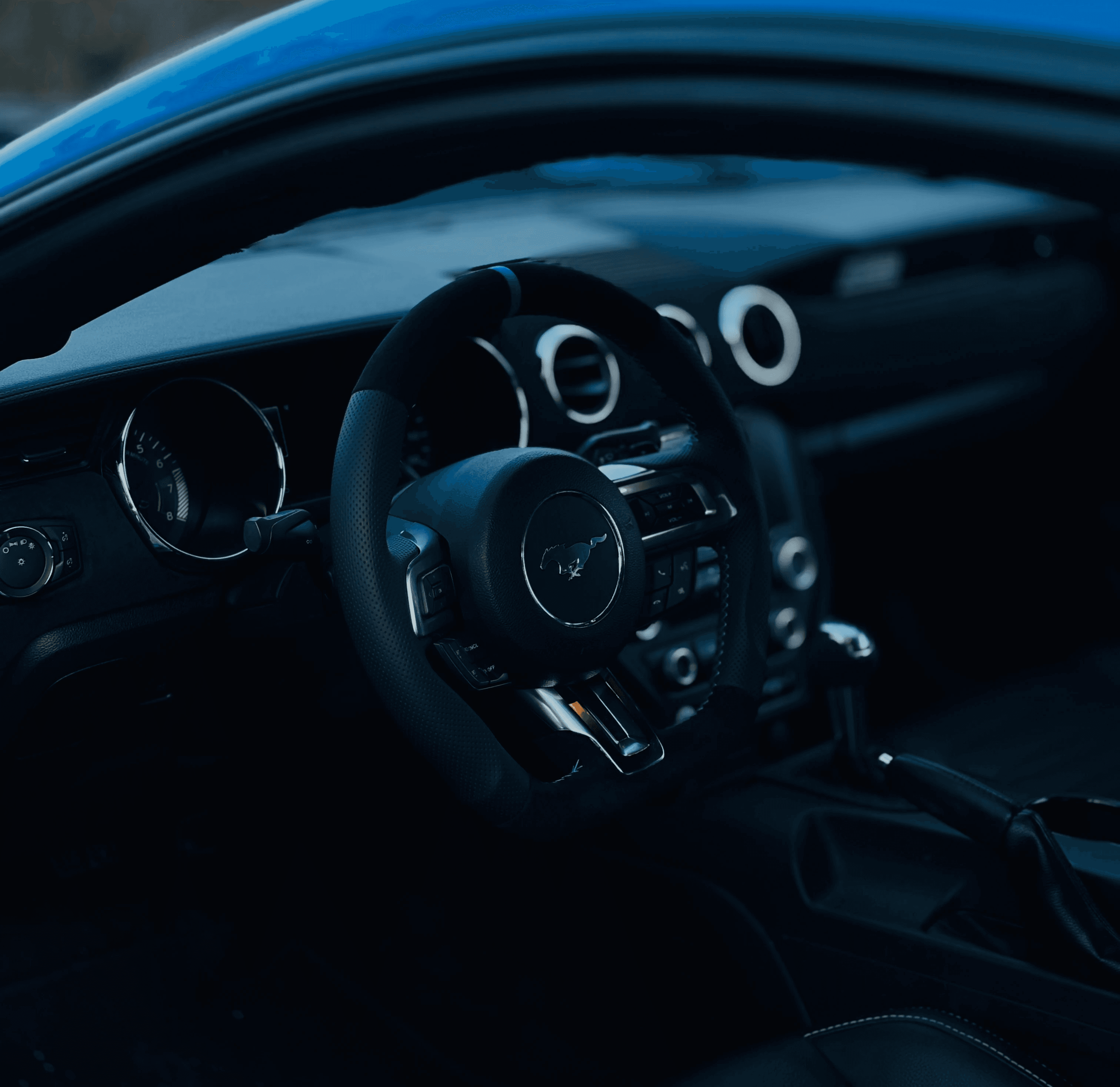 Ford Mustang in Blau hintere Ansicht