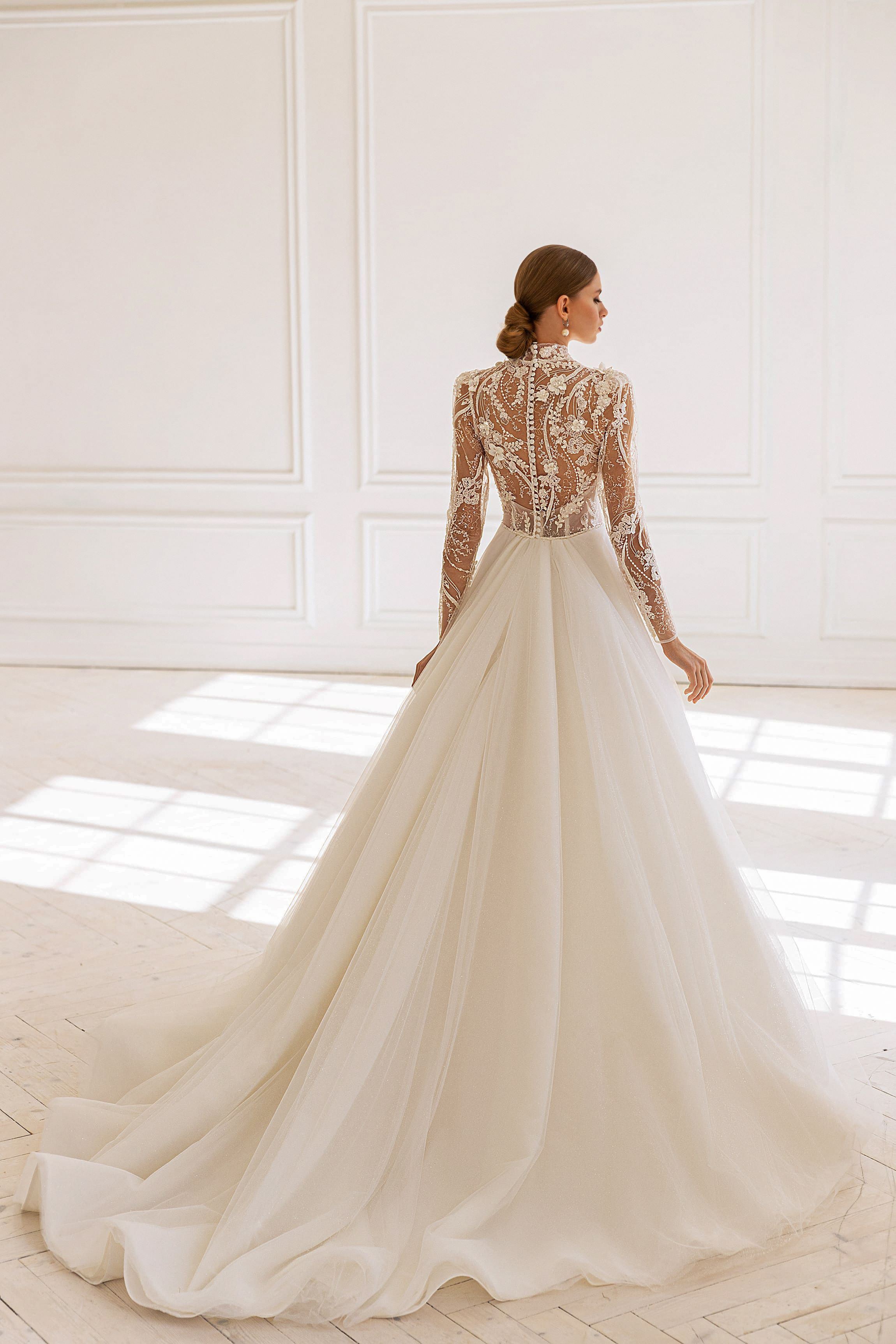 Brautkleid hochgeschlossen mit transparenten Ärmeln