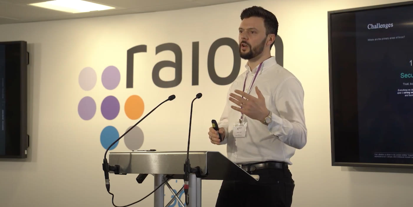 Speaker at the Raion podium