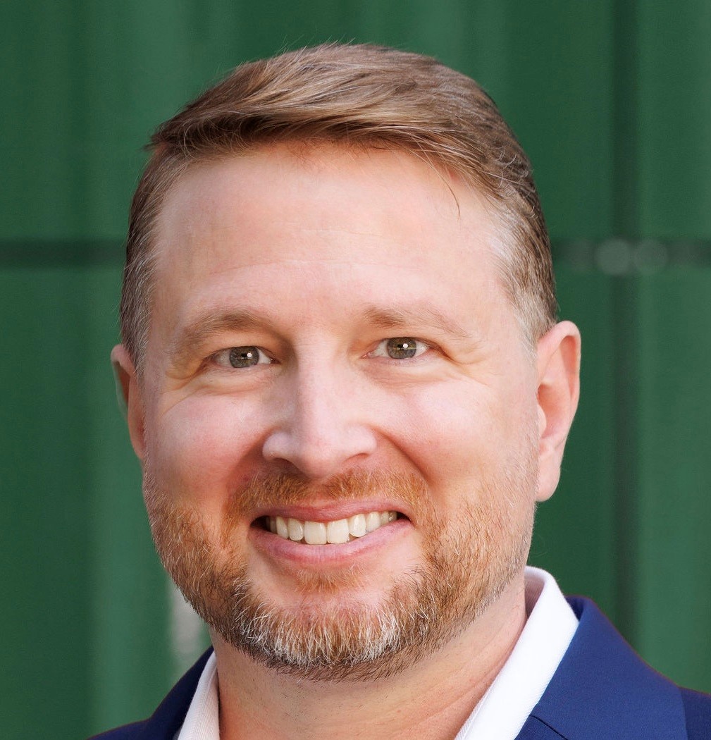 Portrait of Dominik Langer, founder of Halderstone and advisor on governance and management systems.