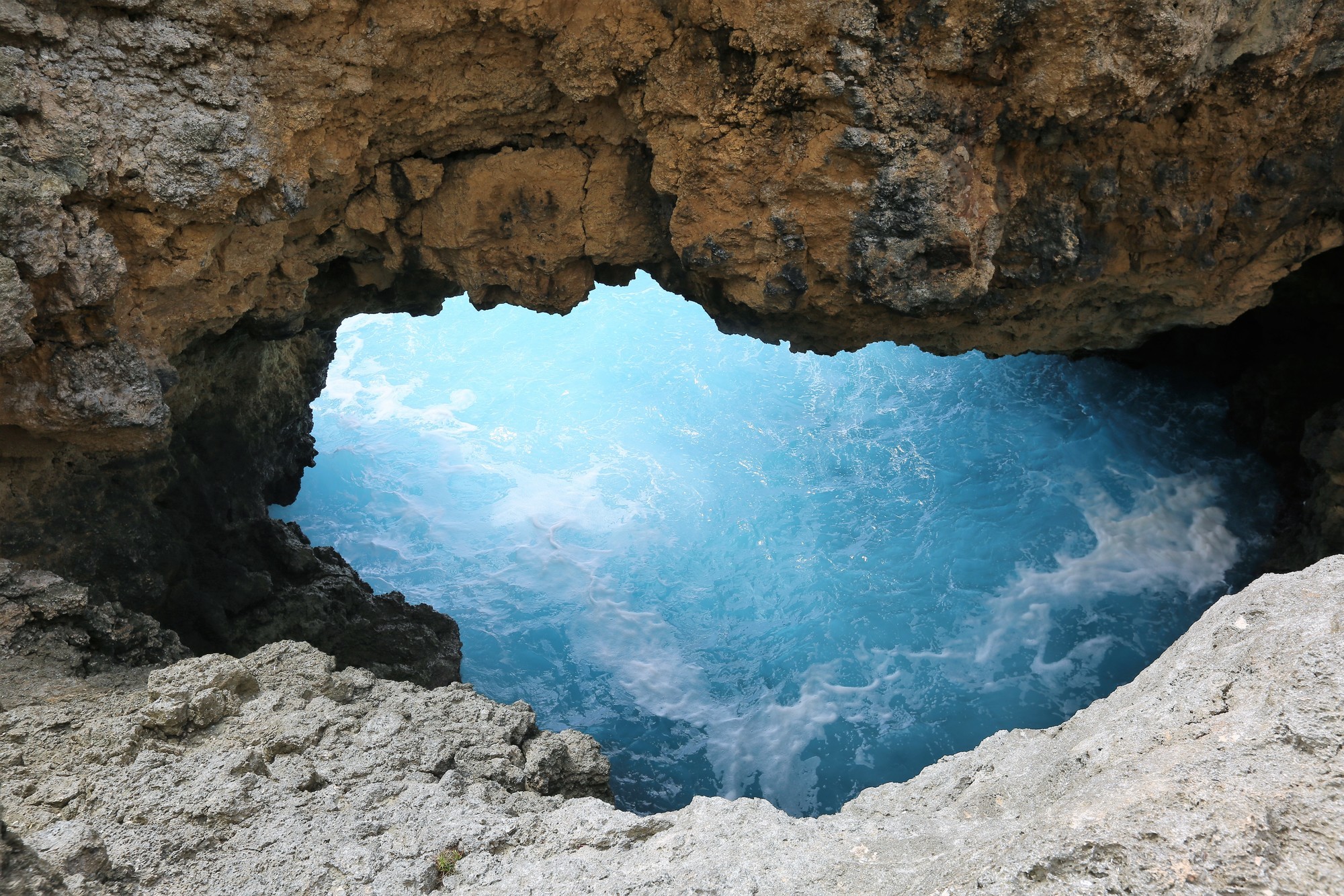 photography of dam during daytime