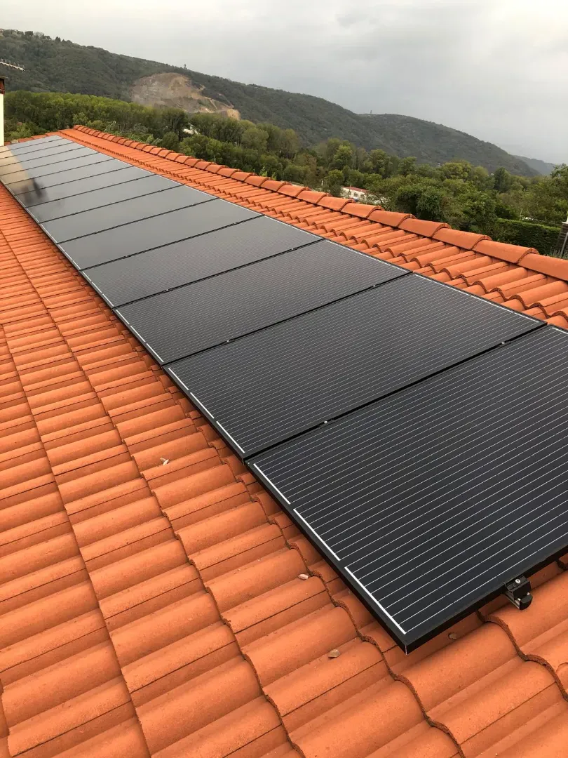 Installation d'un kit de panneaux photovoltaïques de 3 kWc