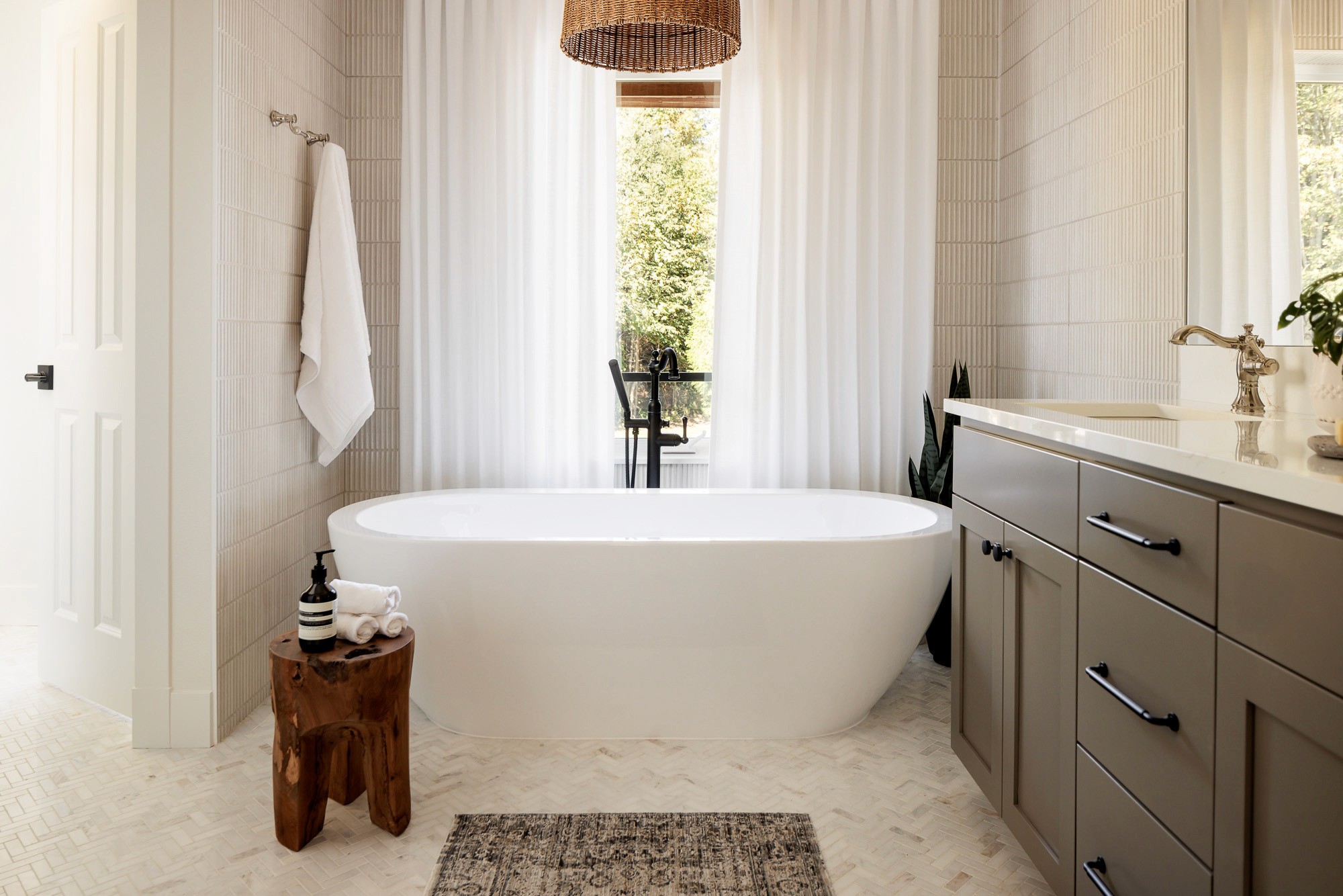 We’re so excited to share details from The Ravensdale House: Primary Bathroom — one of our favorite interior design + remodeling projects in Ravensdale, Washington. 