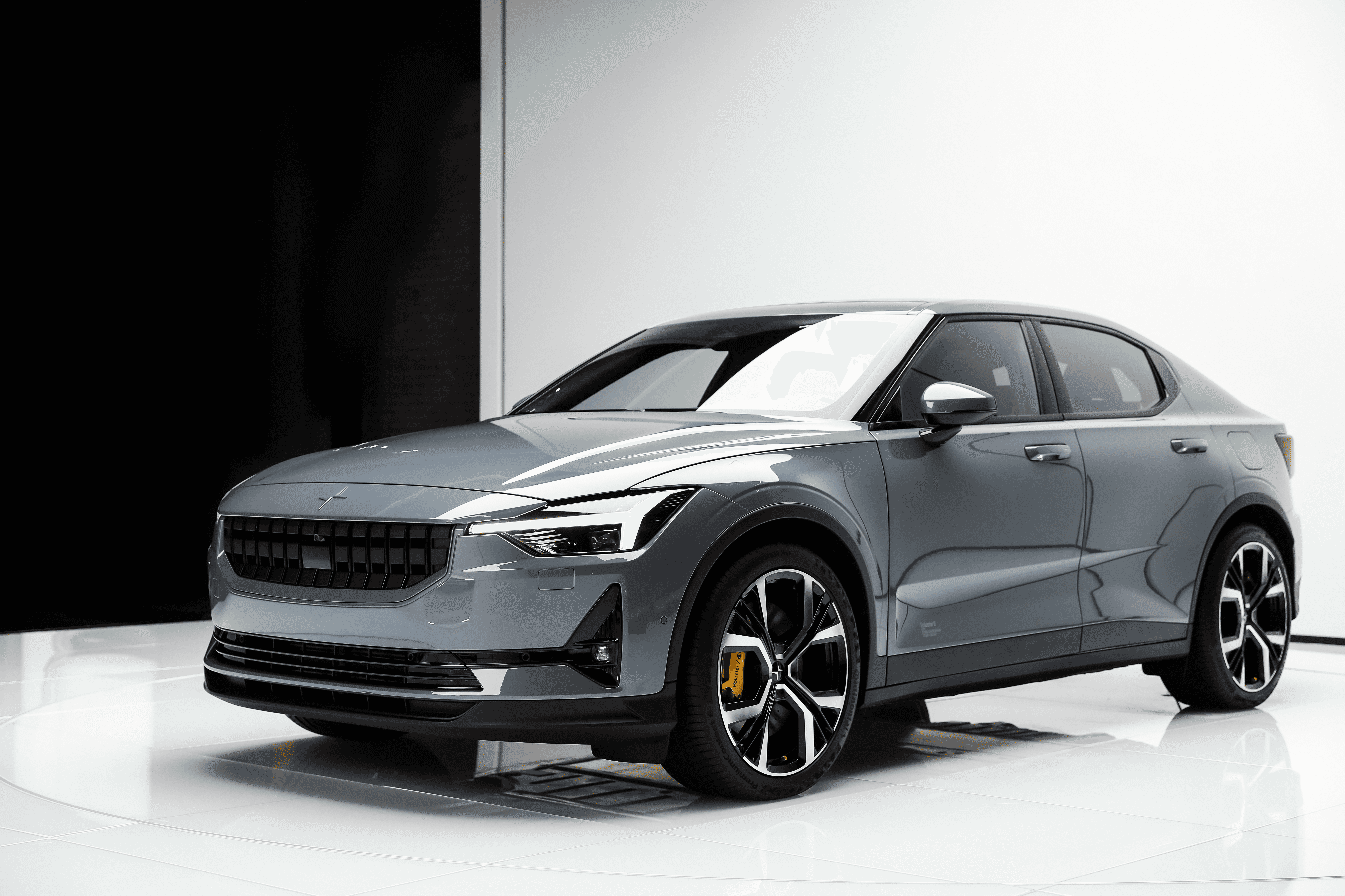 Polestar 2 grise avec pack performance