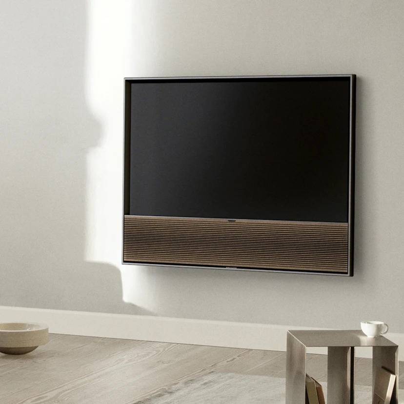 Televisie met soundbar in een moderne woonkamer