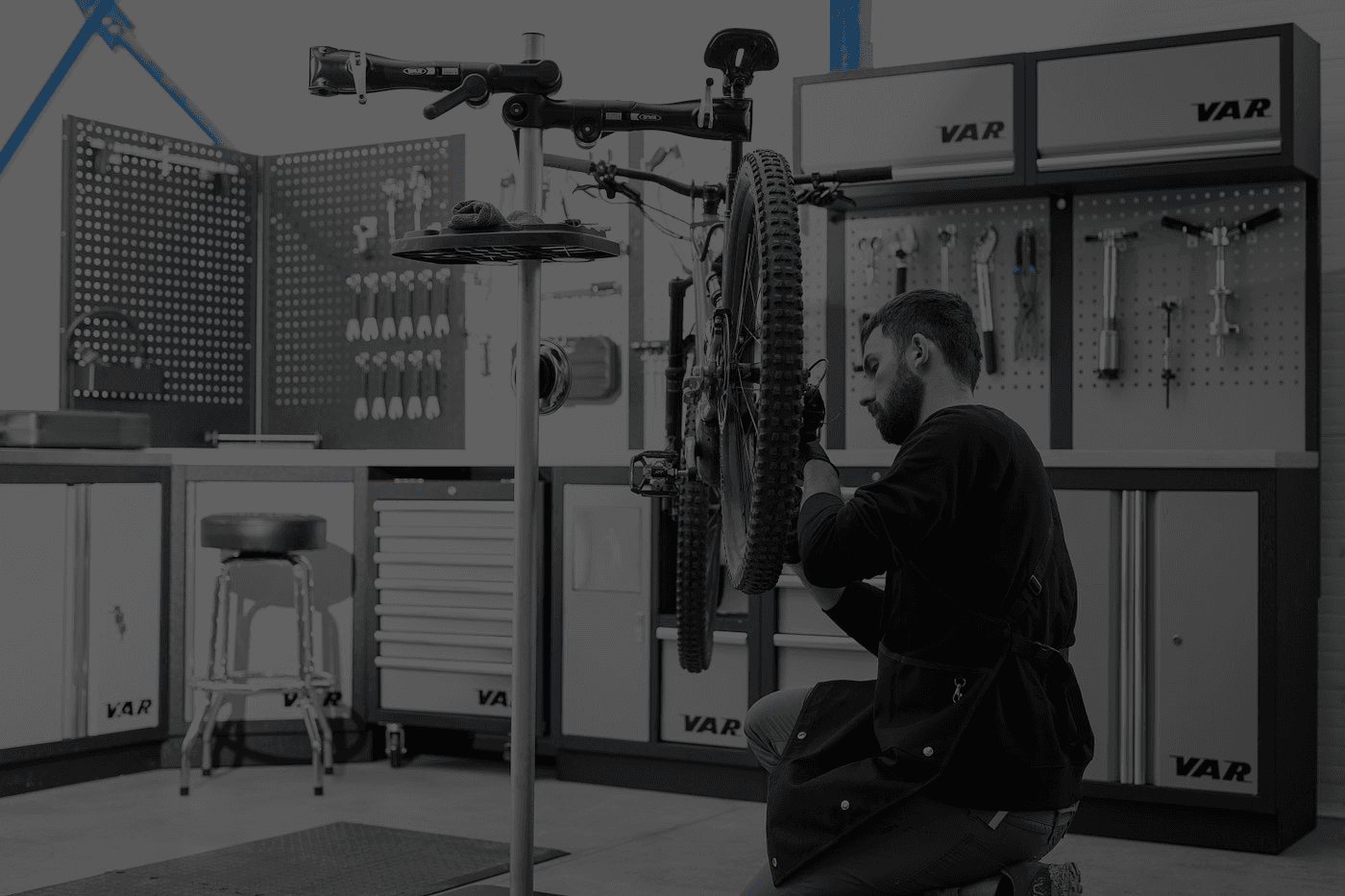 Dynamic picture of a cyclist riding downhill