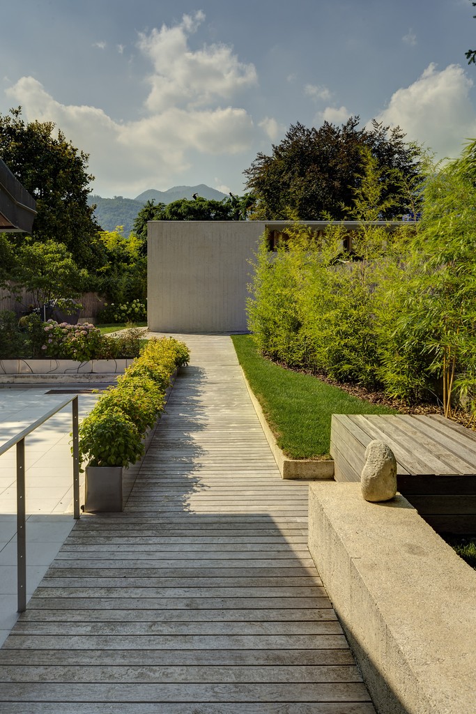 Pavimento-in-legno-esterno-villa-como (CO) Galimberti-IMG_7921.jpg