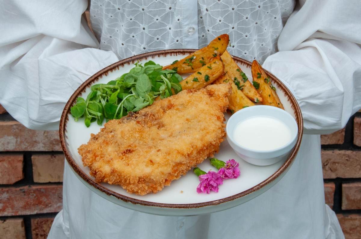 Danie główne proponowane w menu przyjęcia rodzinnego