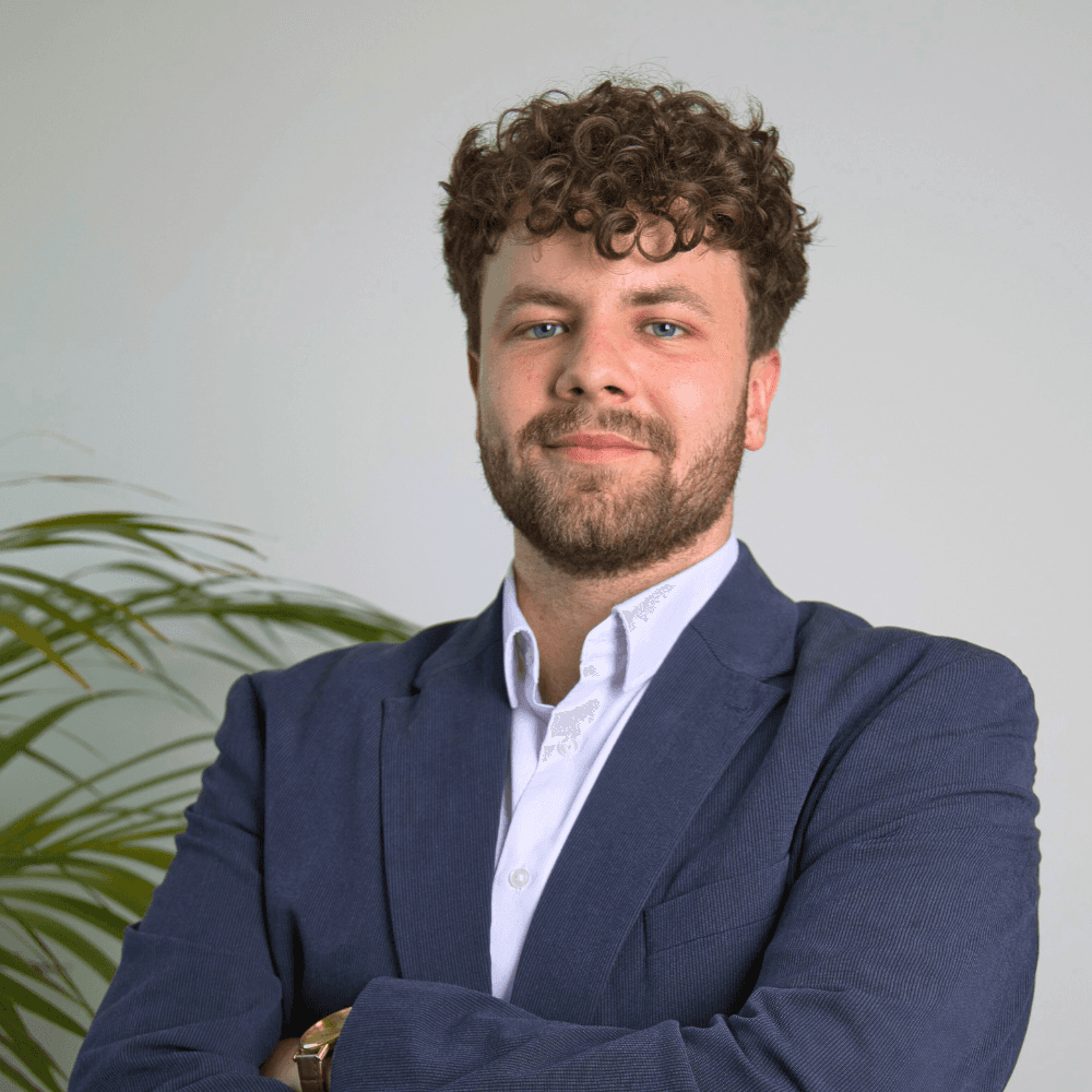 Portret van Yannick Harry Natasha Smolders, Sales Consultant bij Huntsmen
