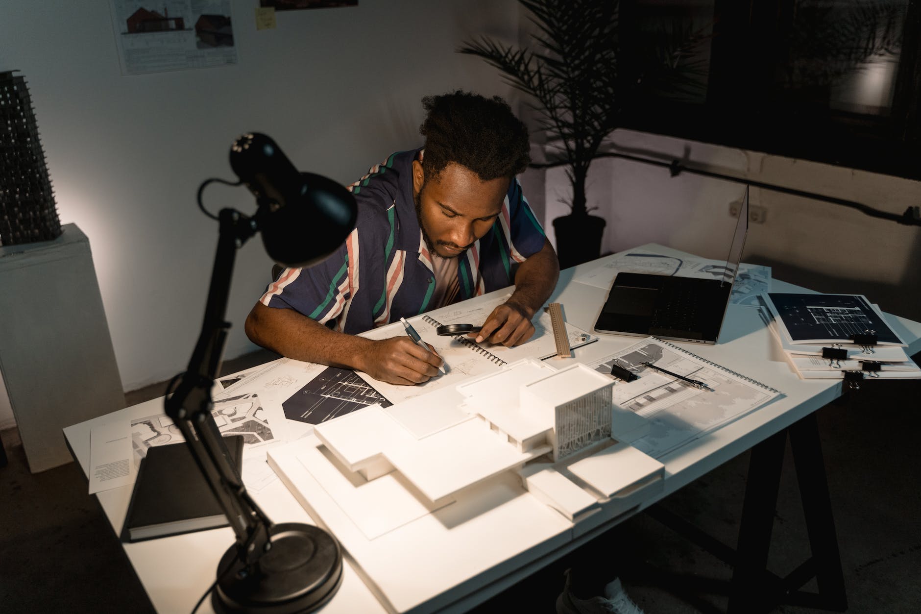man making a conclusion - Conclusion Section of a Research Paper