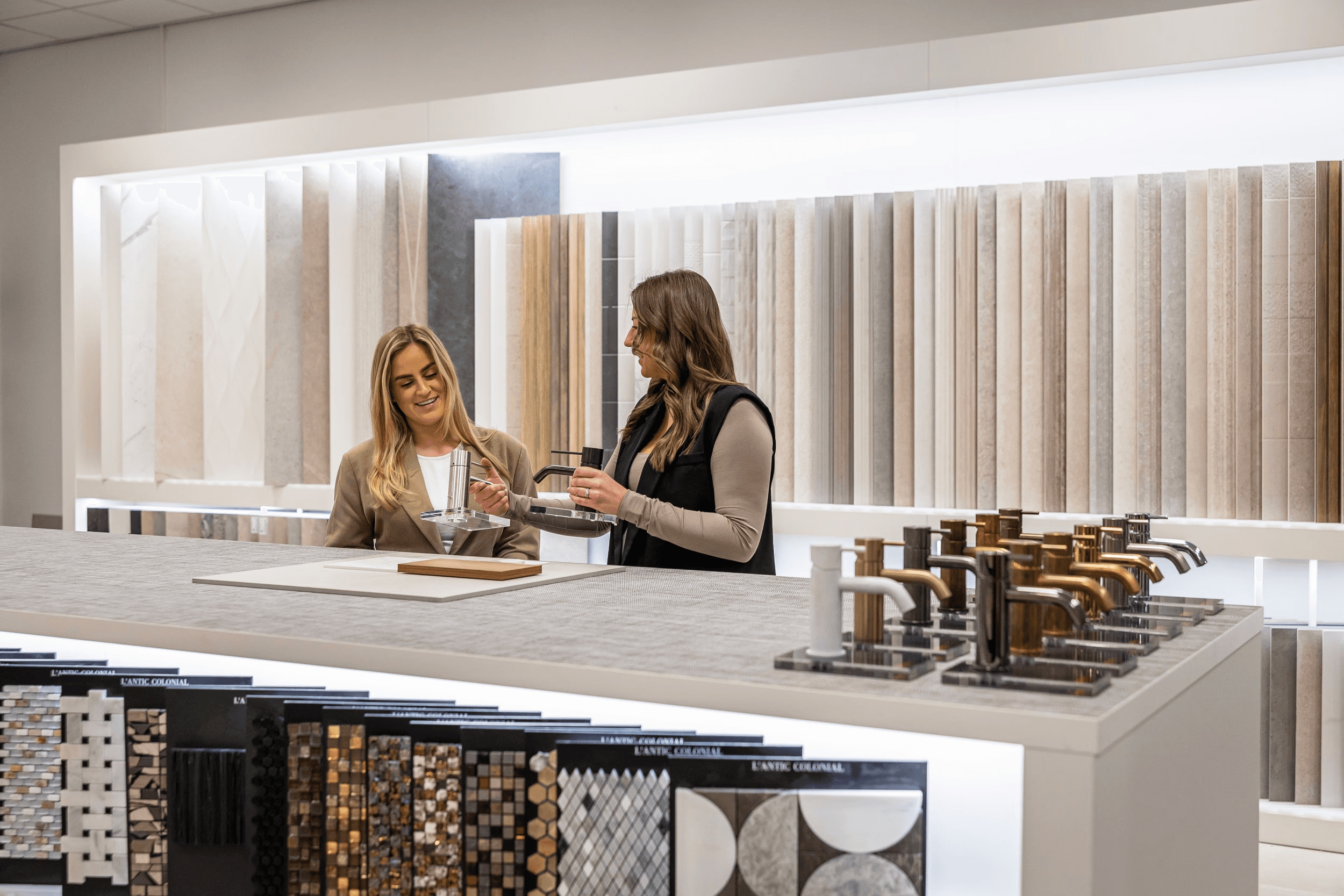 Tegels display Wout Tegels en Sanitair