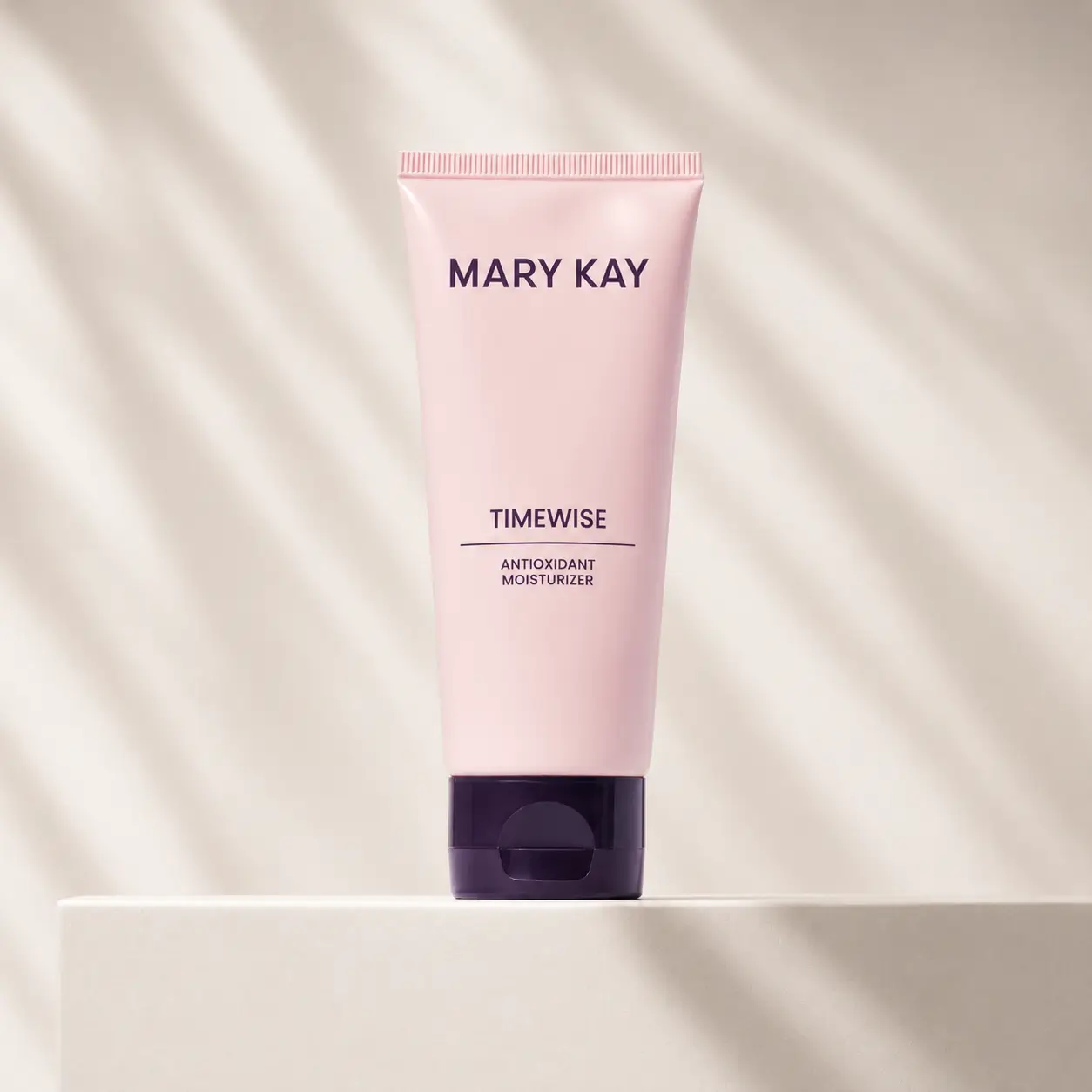 Produtos da linha Mary Kay Clinical Solutions em composição clara