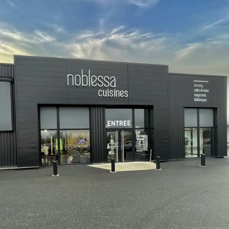 devanture d'une enseigne noblessa cuisines