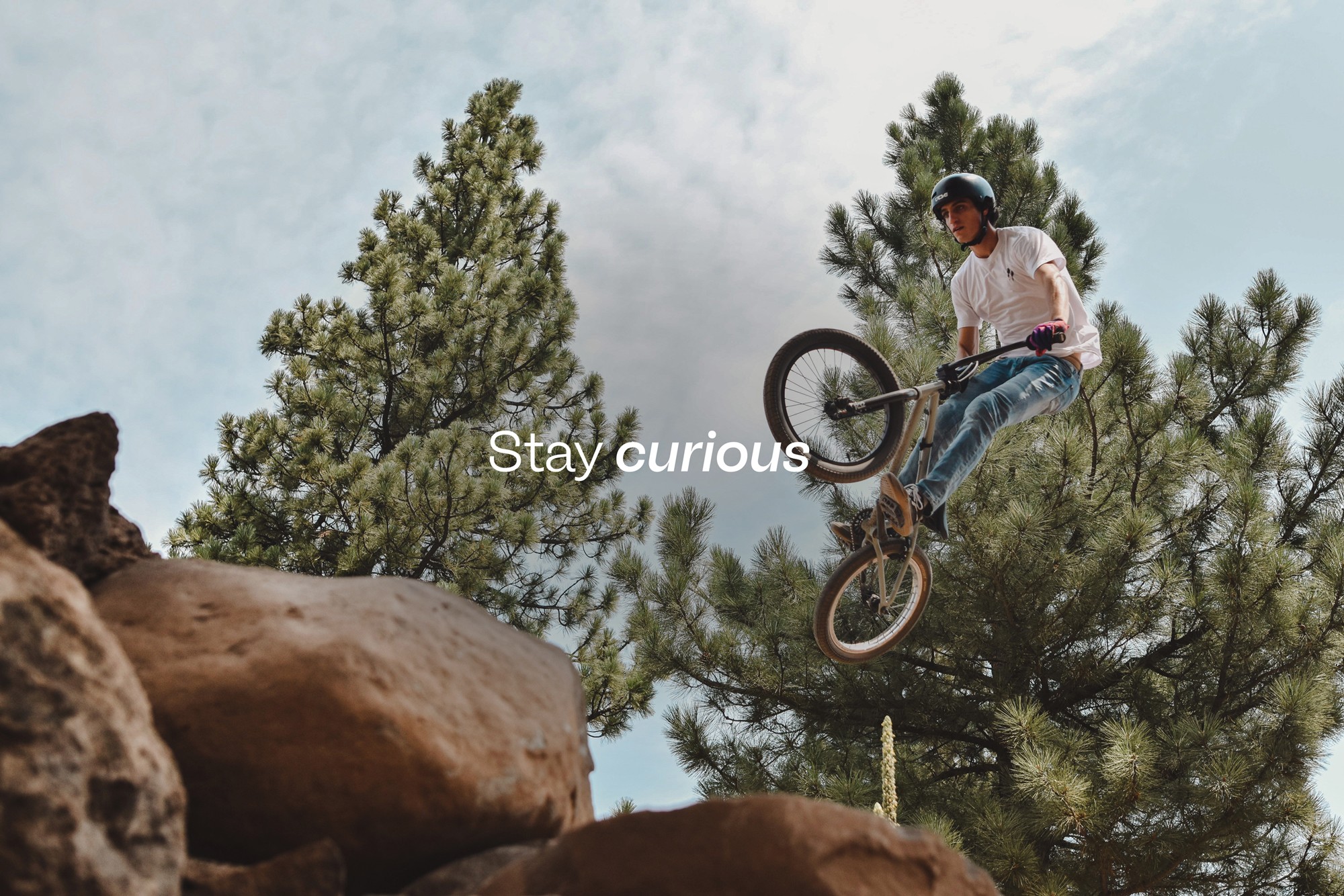 campaign message "Stay Curious", combining action photography and brand communication