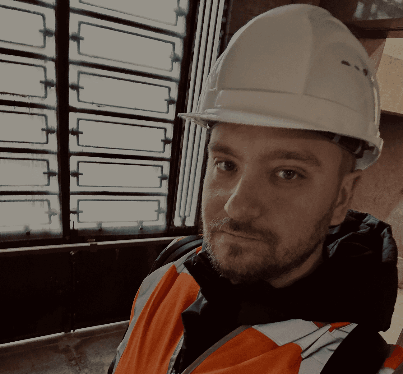 Portrait professionnel d’une designer — headshot studio, équipe CERCLE Luxembourg.