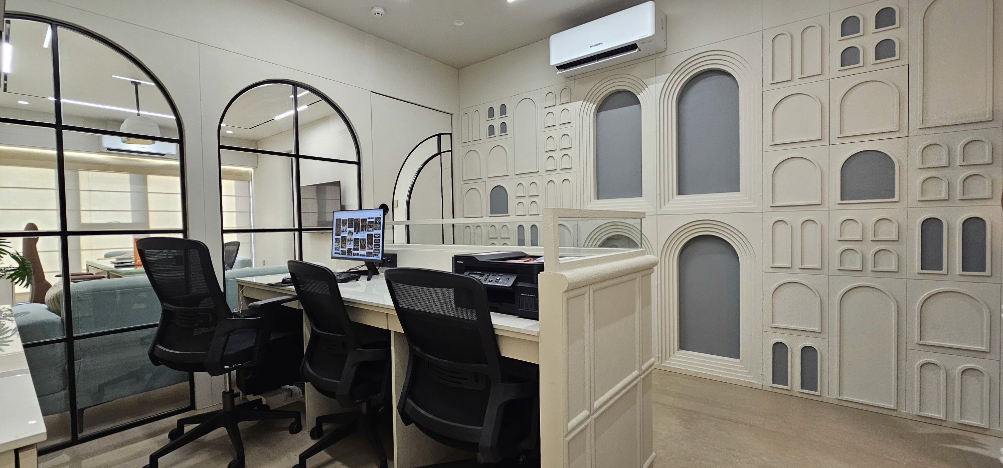 Jigishbhai: office interior by The Auura, photo 1