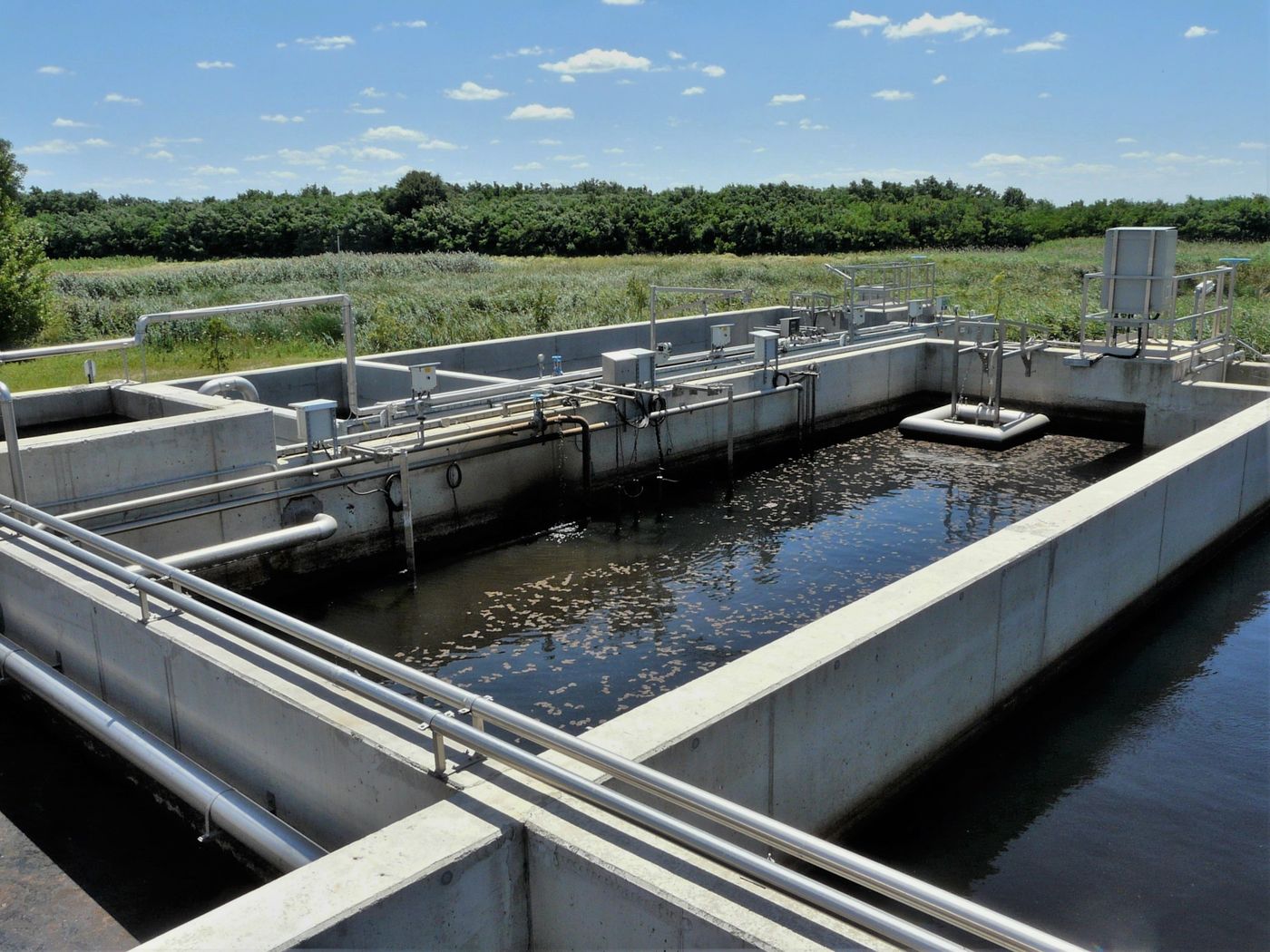 CYCLATOR SBR basin with a BIODEC decanter at the Fegyvernek-Örményes municipal wastewater treatment plant, Hungary