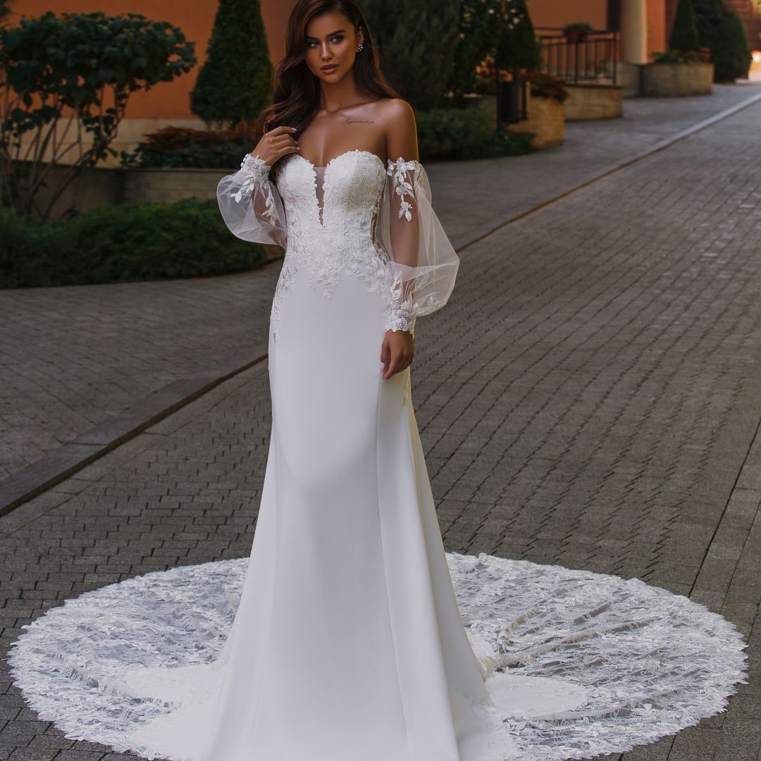 Schlichtes Fit-and-Flare Brautkleid aus Mikado-Seide