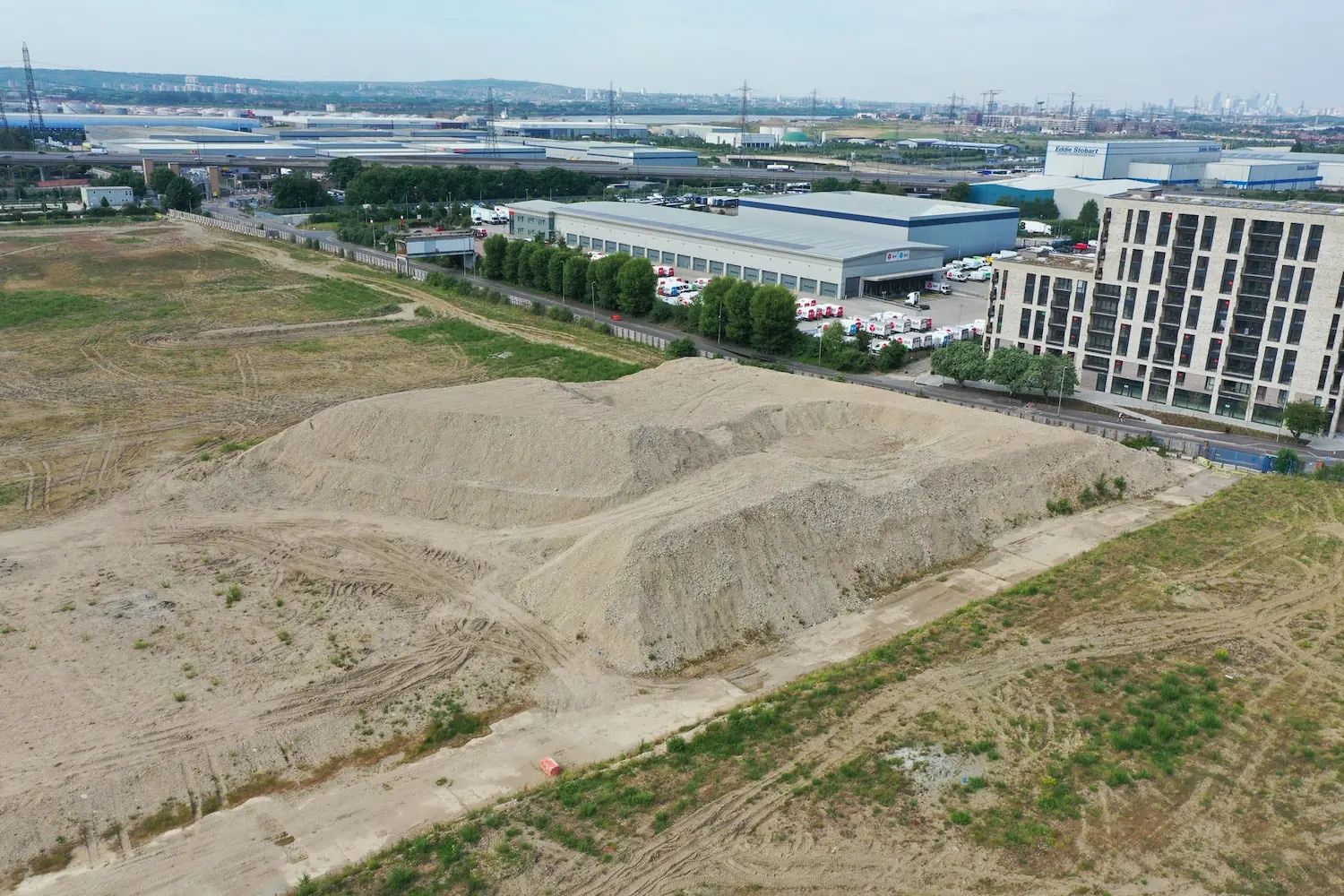 3D survey and photogrammetry mapping used for volume calculation of a large urban construction stockpile