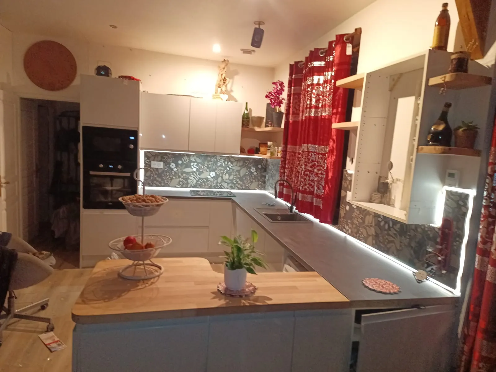 Cuisine moderne équipée faite par AAZ Plomberie dans le Loiret