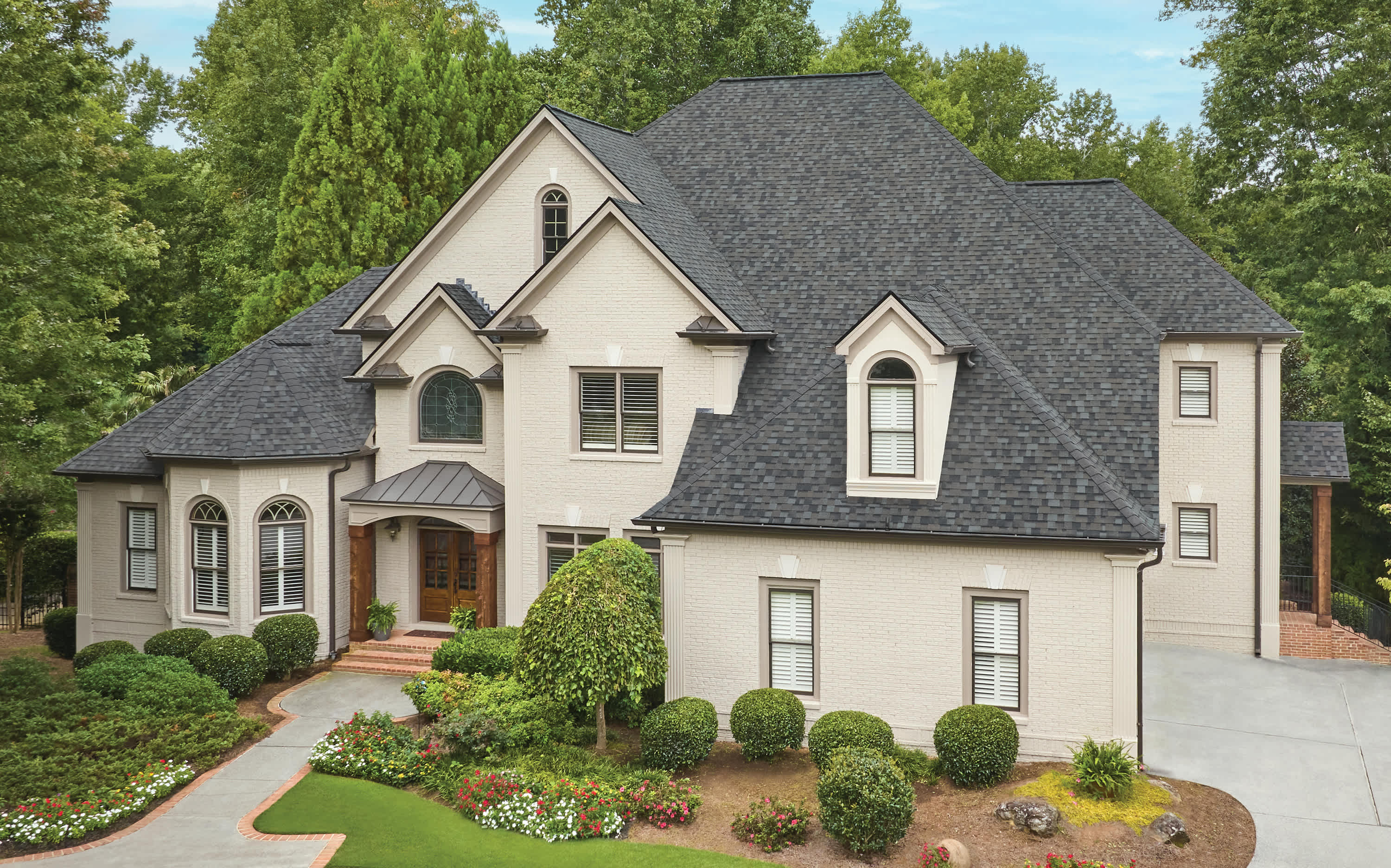 Beauty shot of a beautiful home with Owens Corning TruDefinition Duration shingles in Williamsburg Gray color.