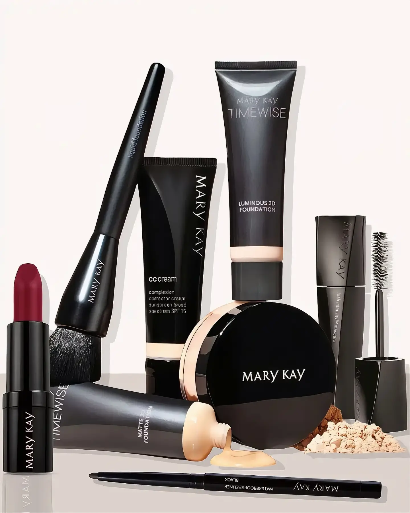 Produtos Mary Kay organizados na categoria de maquiagem