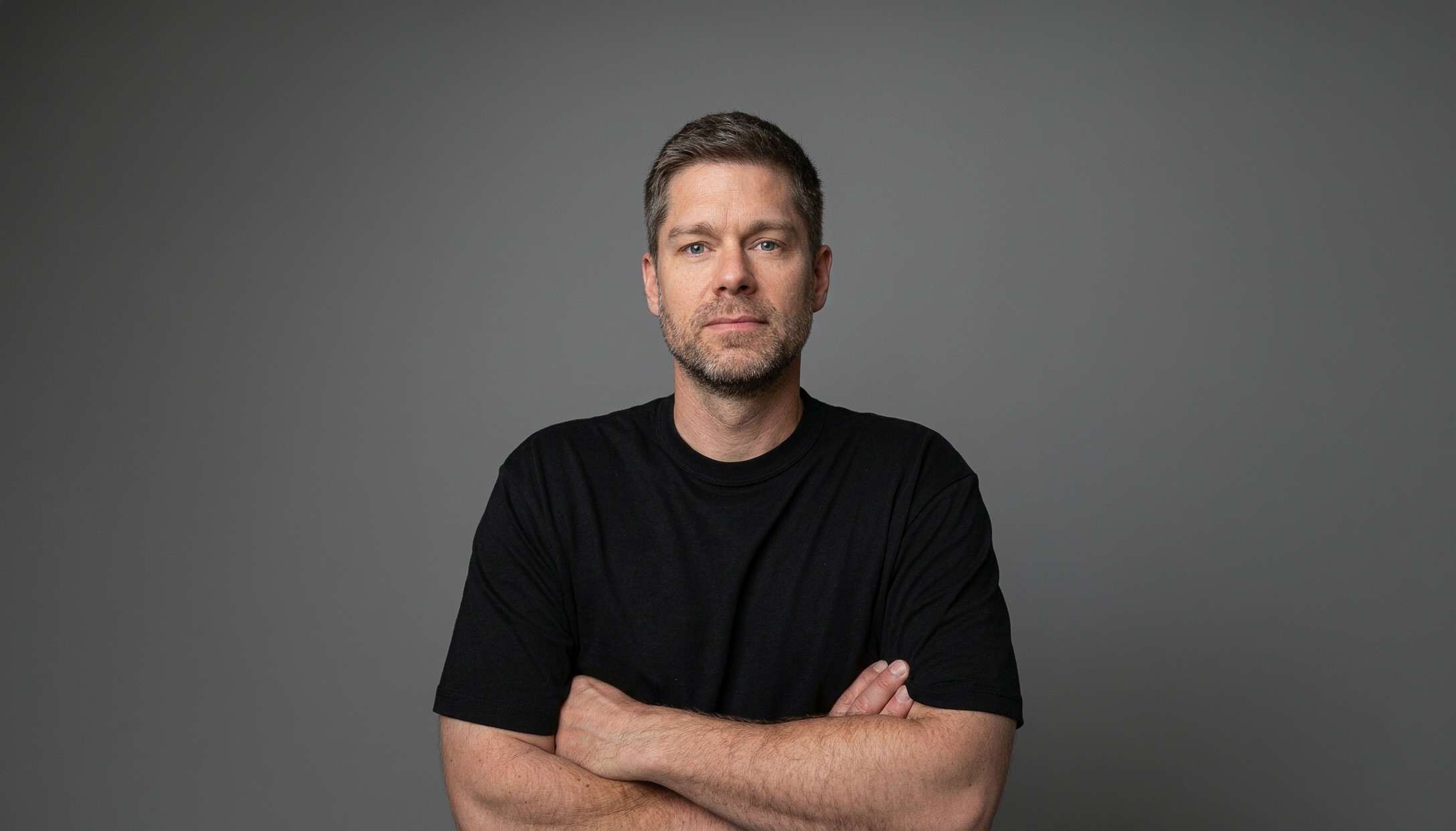Ein freundliches Portrait des Designers Markus Korth