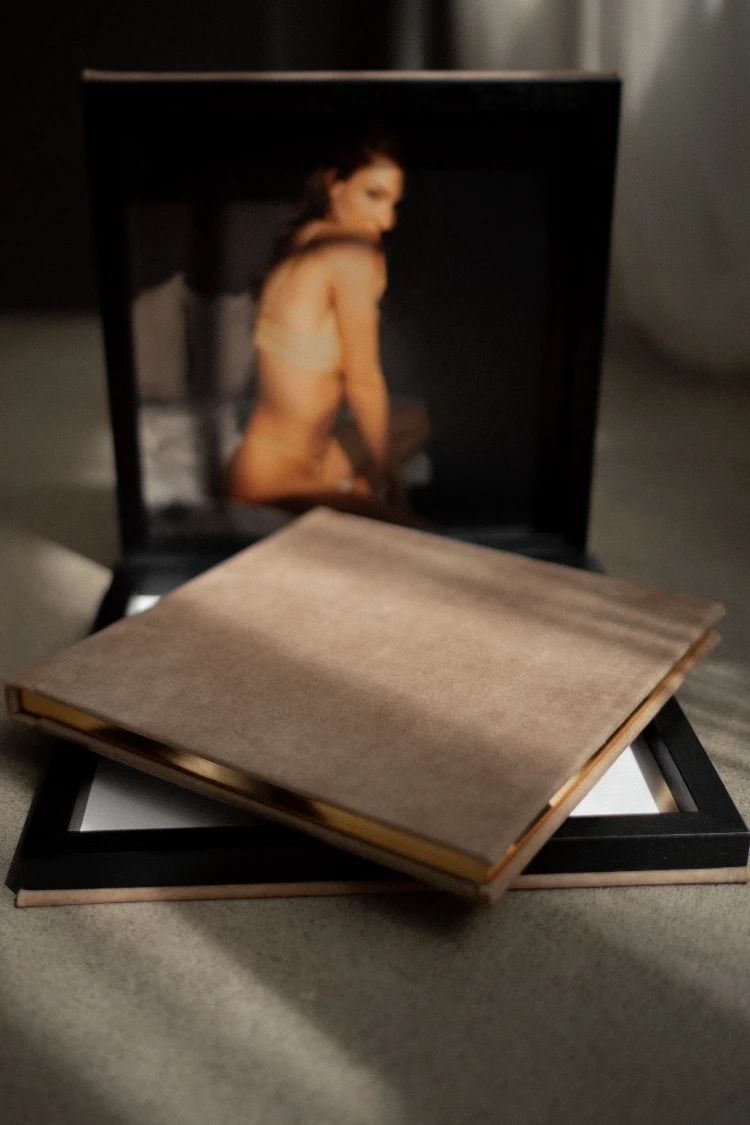 Luxurious Sensual Boudoir Photography by Ramona in Solothurn, Switzerland.