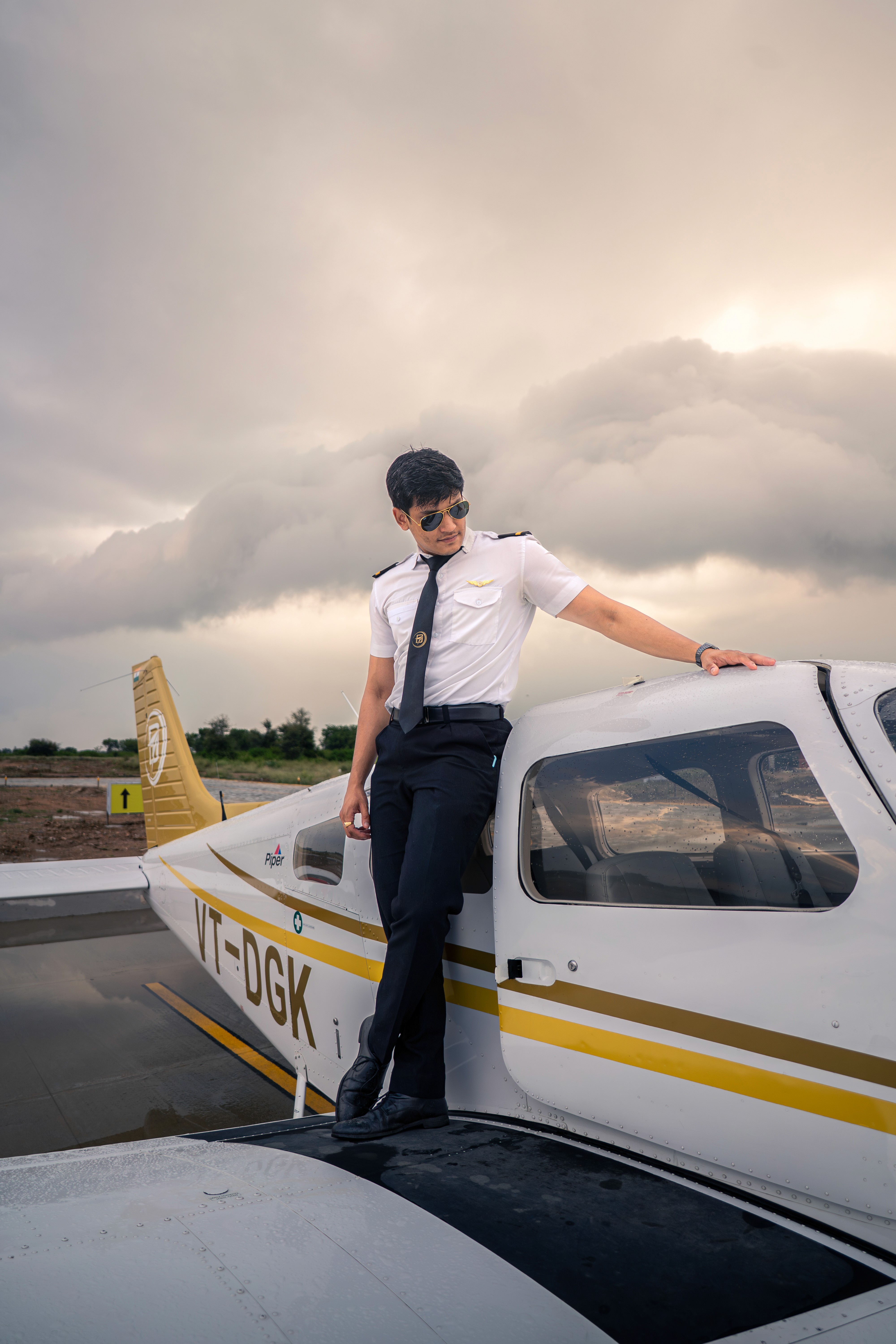 man wearing brown knit crew-neck sweater