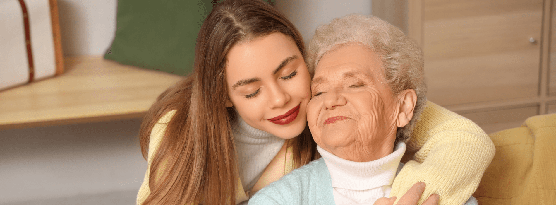 Une jeune fille qui fait un calin à sa grand-mère