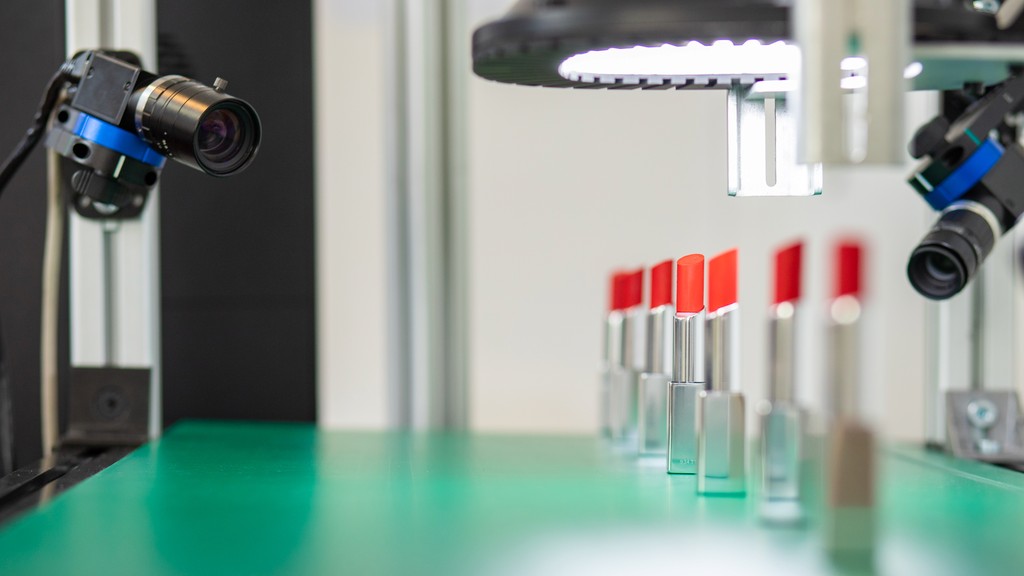 Inspection qualité rouge à lèvres