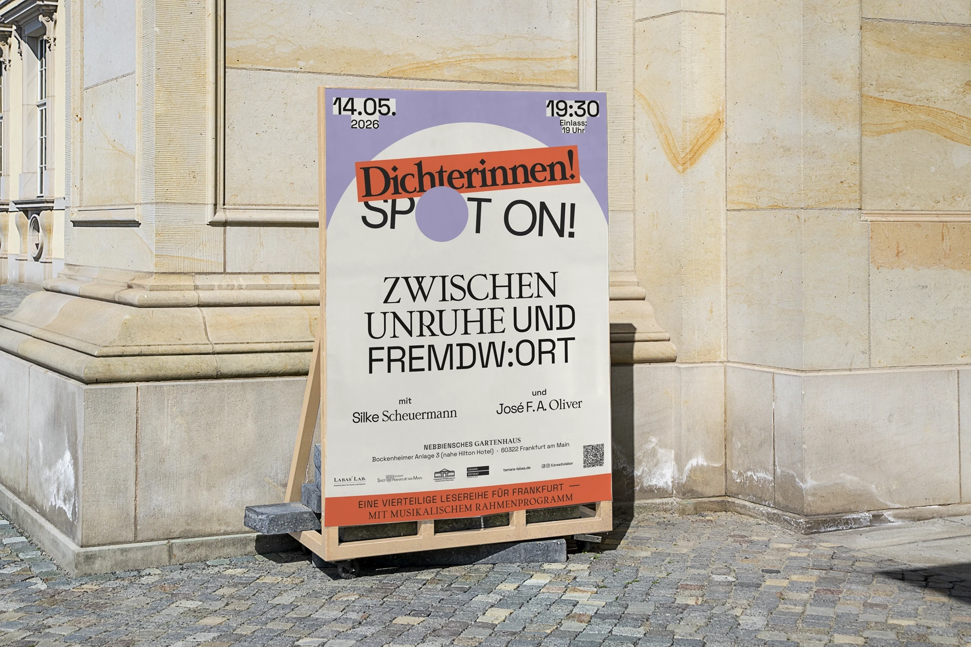 Festival Branding Exploring the Green City auf Sonnenliegen im Stadtraum