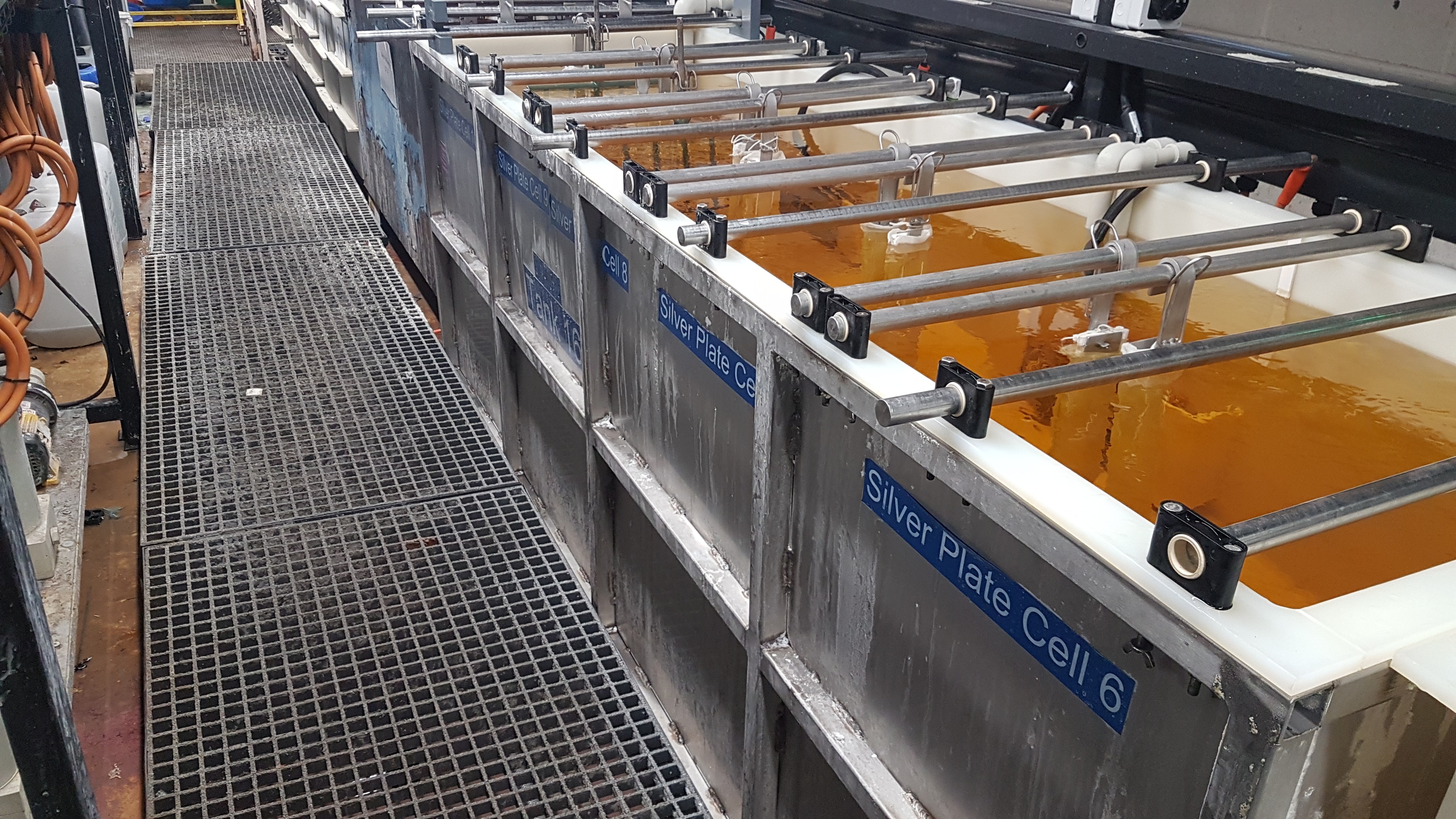 Acid mist monitoring electroplating tank