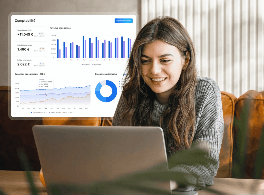 propriétaire heureuse avec son ordinateur et autour d'elle un onglet de la solution manerty sur sa comptabilité