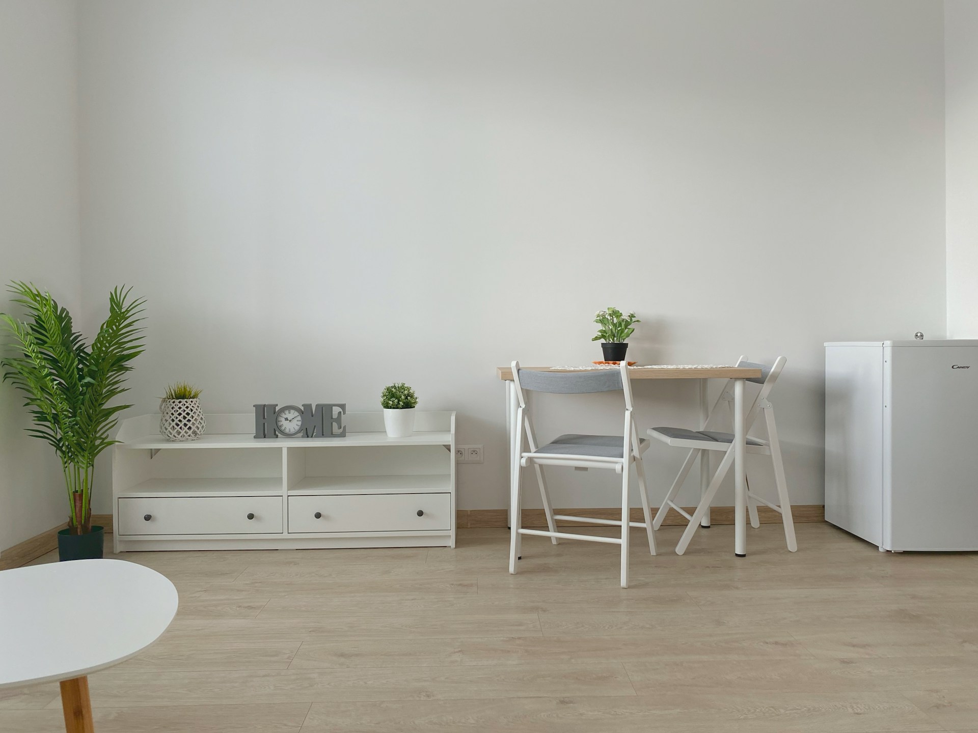 the furniture's house