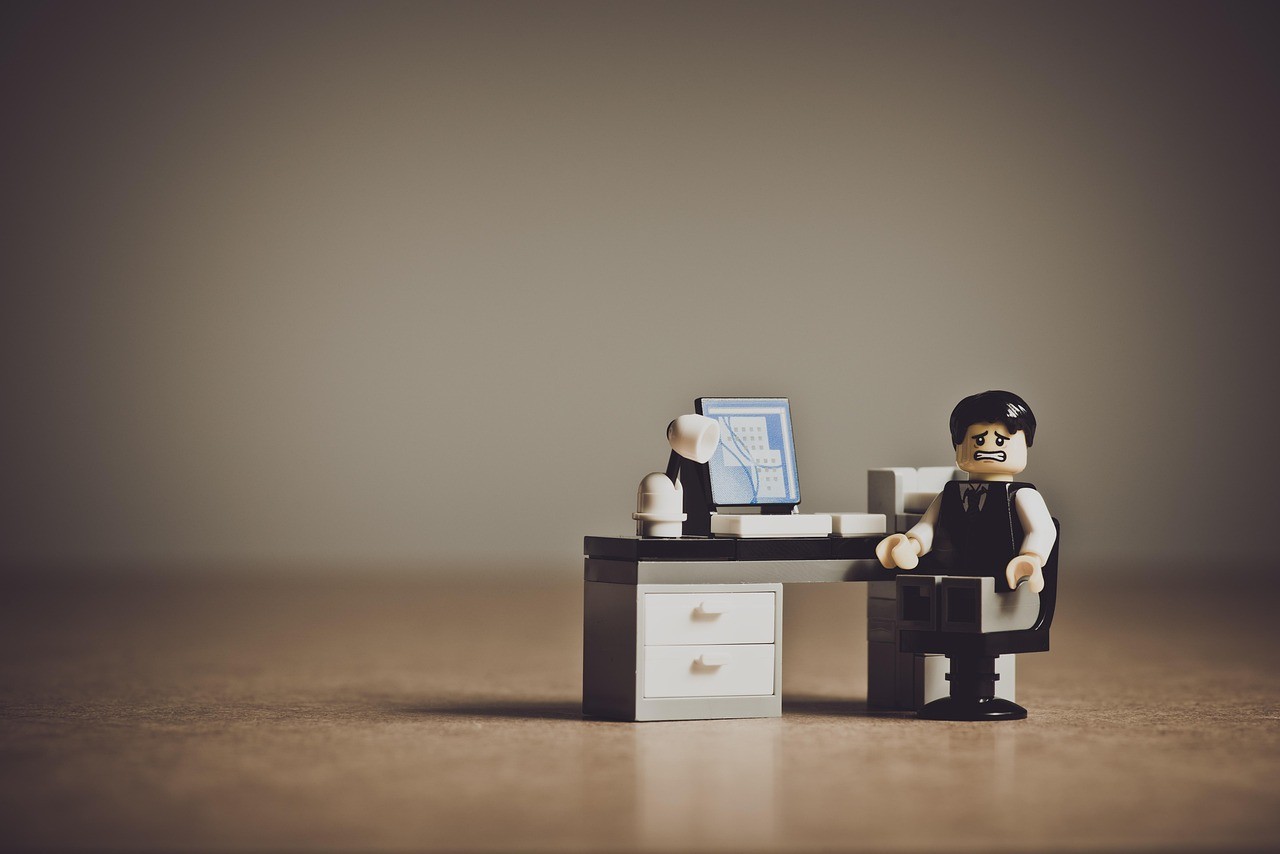 despaired,-businessman,-business,-despair,-disappointment,-frustration,-emotion, - kirill_makes_pics (pixabay)