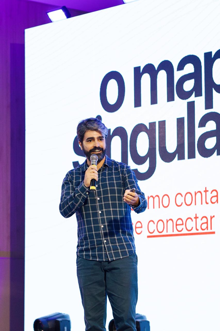 Marcelo Andrighetti apresentando o Mapa da Singularidade
