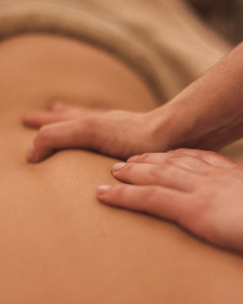 Relaxing back massage. Freelance graphic, brand identity, logo, packaging designer Barcelona.