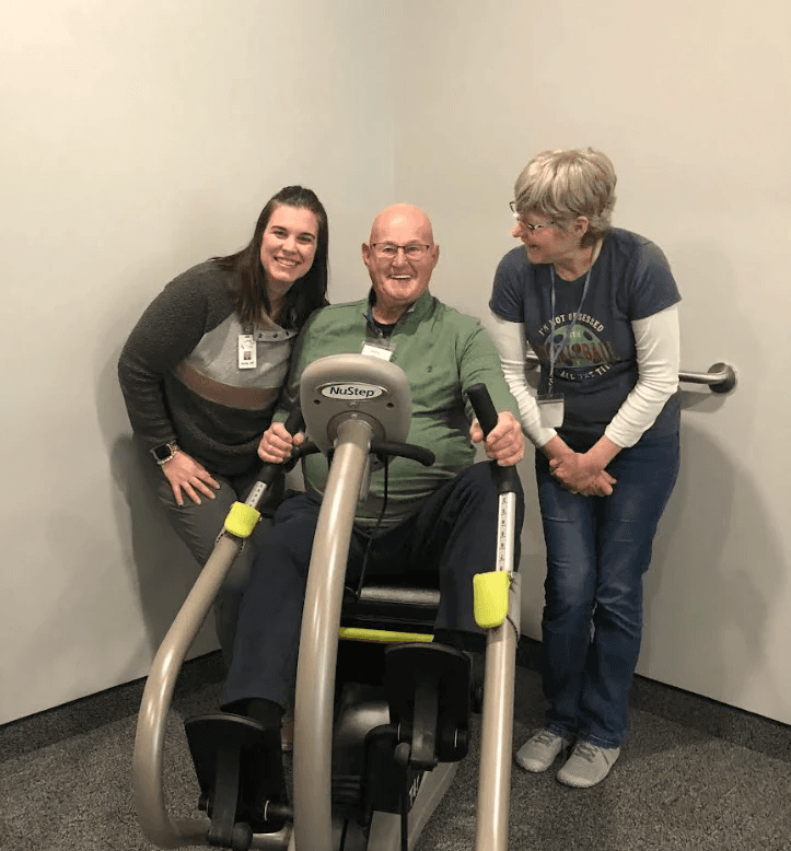 Elderley person receiving physical therapy care