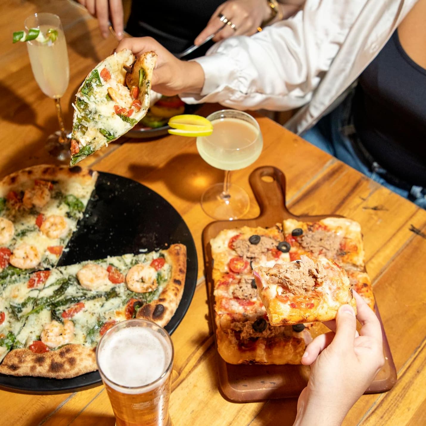 Happy hour Dubai with cocktails that pair well with Italian pizzas.