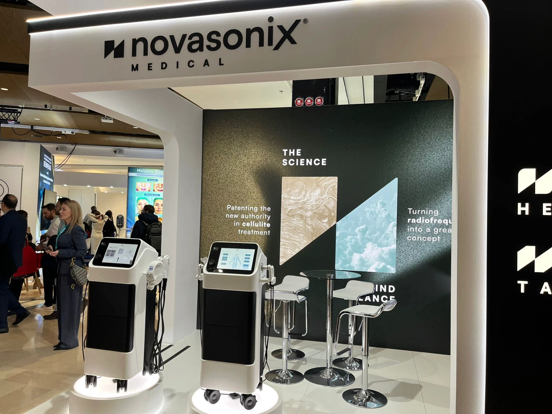 Novasonix Medical booth features products; branding by Barcelona studio.