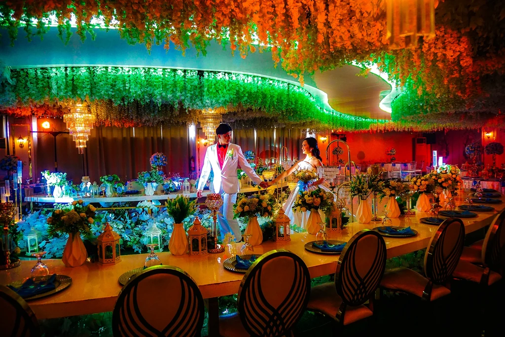 Vivid wedding reception in red and green styling at Celestia Hall