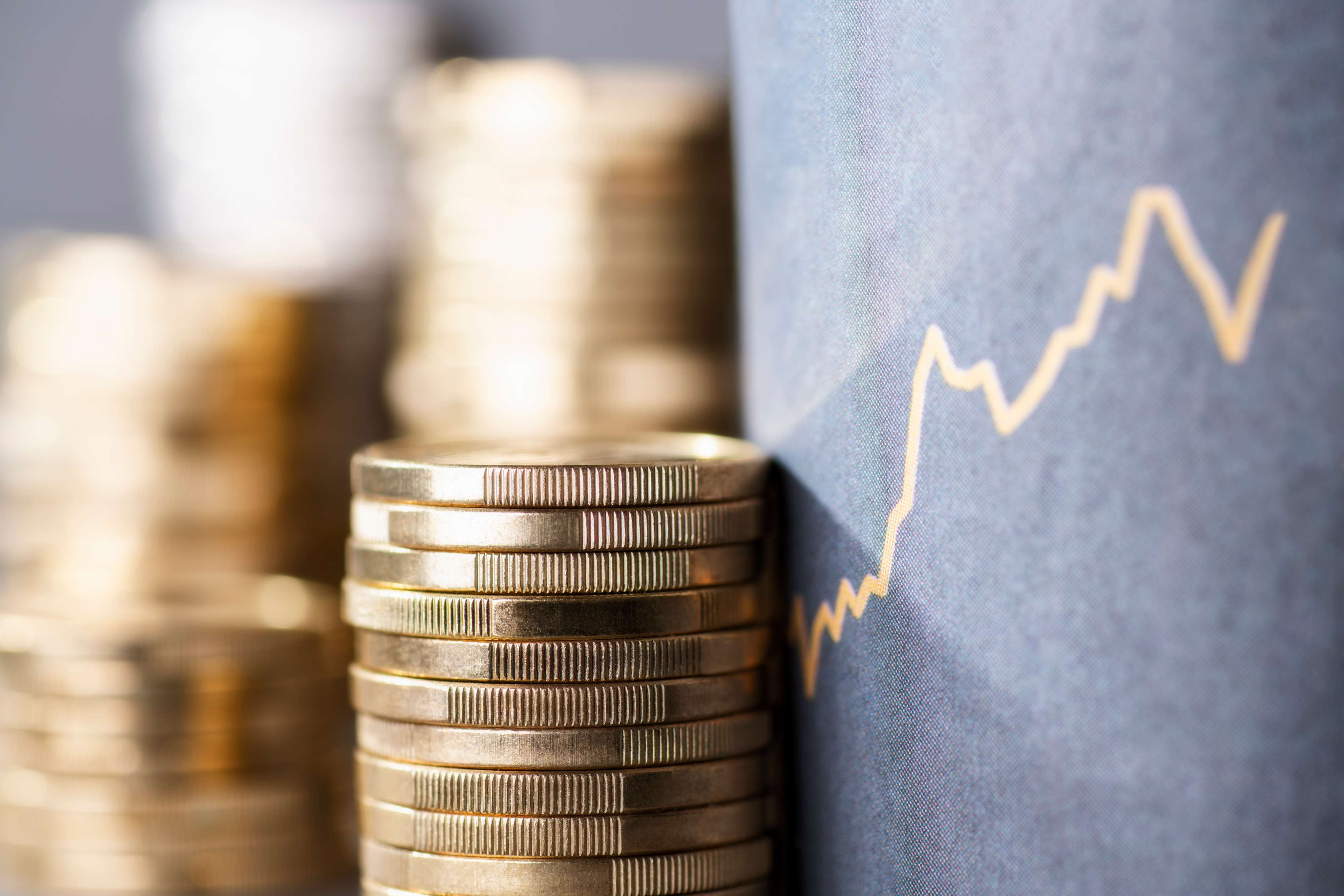 Bild von Münzen und einem Kursanstieg
