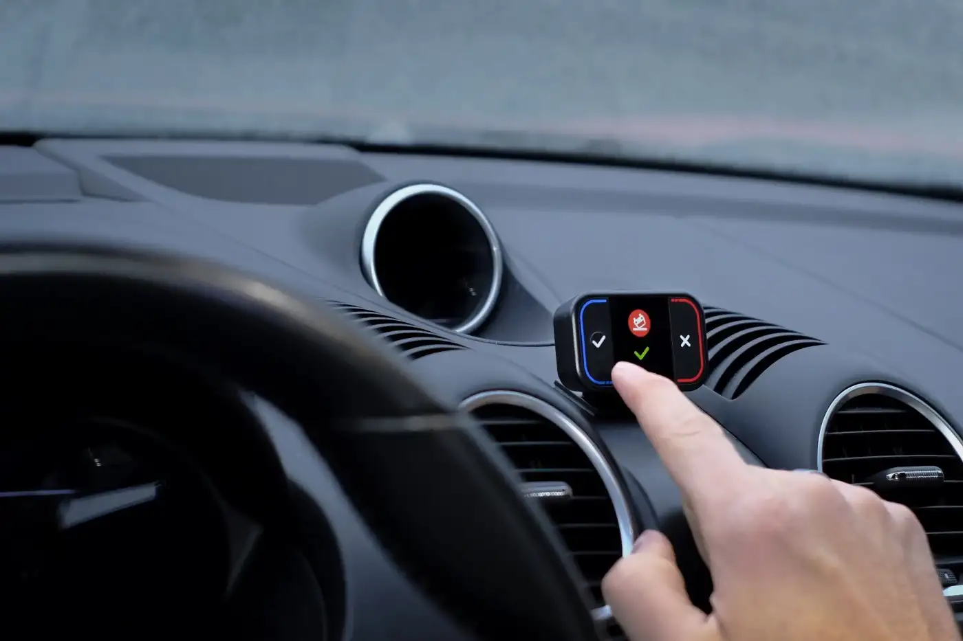 Flitsmeister TWO op het dashboard